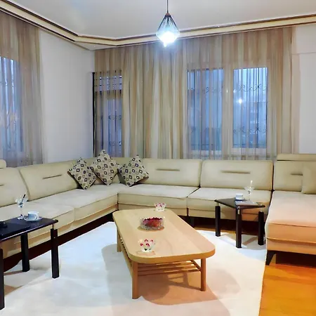 Apartment And Serene Flat With Balcony In