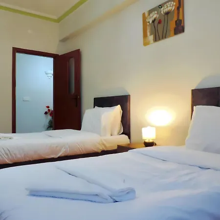 Apartment And Serene Flat With Balcony In
